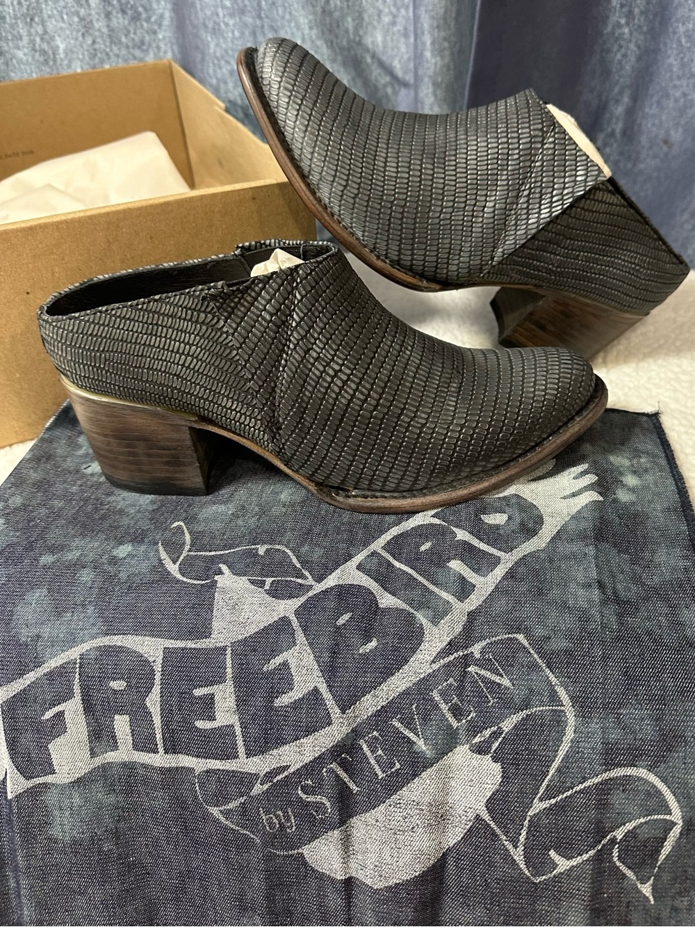 Freebird by Steven Shae Blue Snake Textured Leather Mule Booties Grey Sz 9 NIB